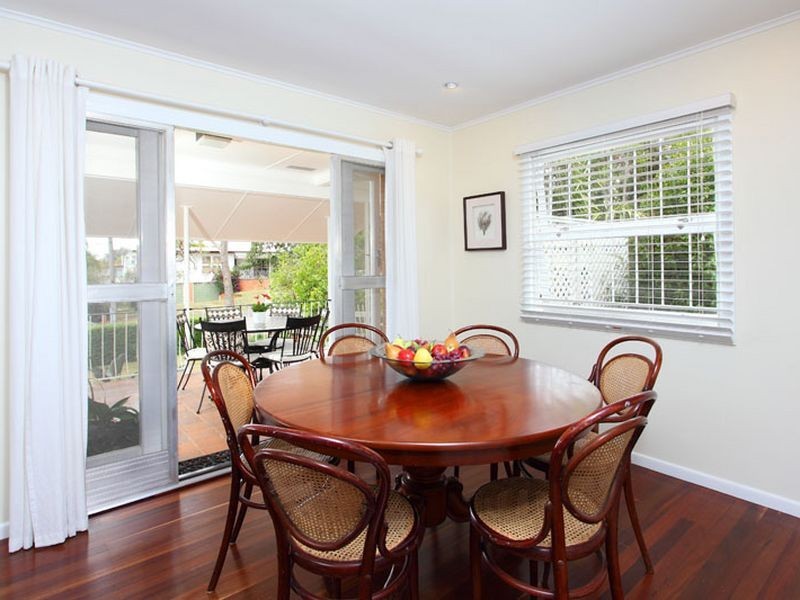 10 Acworth Street, Kenmore QLD 4069