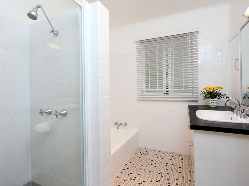 10 Acworth Street, Kenmore QLD 4069