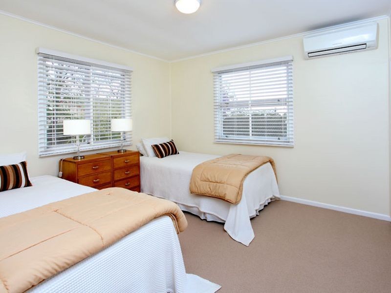 10 Acworth Street, Kenmore QLD 4069