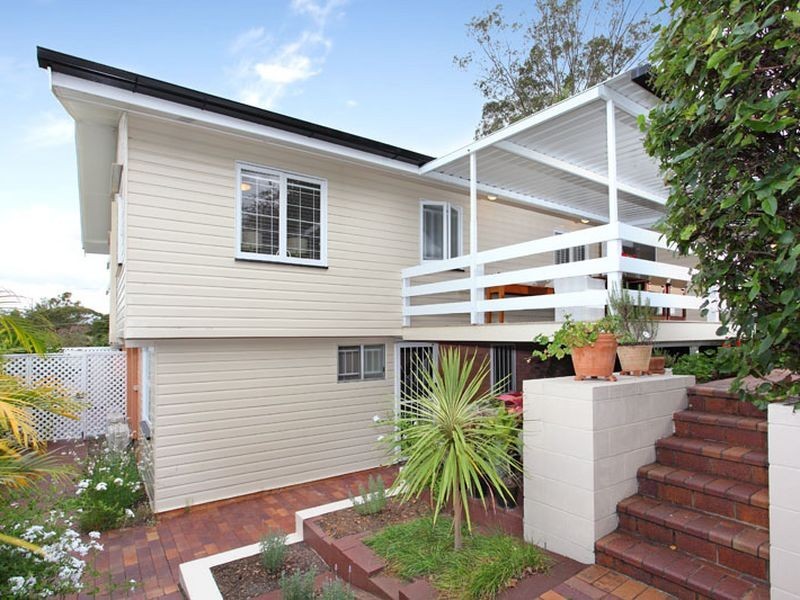 10 Acworth Street, Kenmore QLD 4069