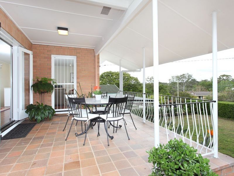 10 Acworth Street, Kenmore QLD 4069