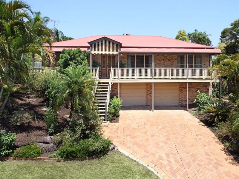 15 Peebles Place, Chapel Hill QLD 4069