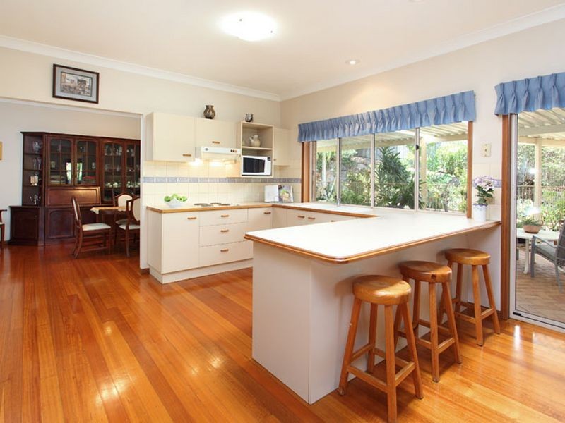 15 Peebles Place, Chapel Hill QLD 4069