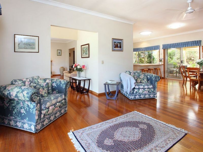 15 Peebles Place, Chapel Hill QLD 4069