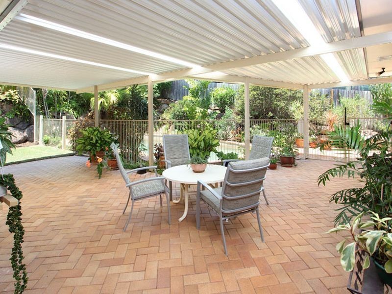 15 Peebles Place, Chapel Hill QLD 4069