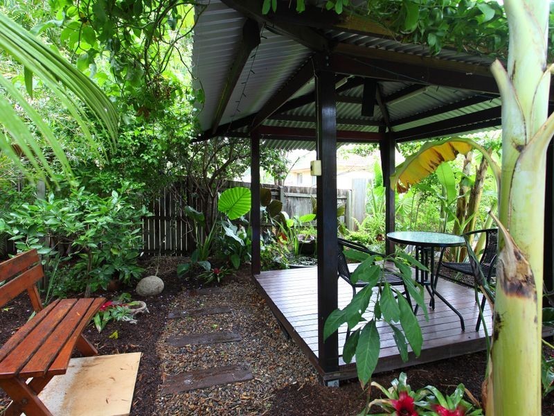 7 Sleaford Street, Chapel Hill QLD 4069