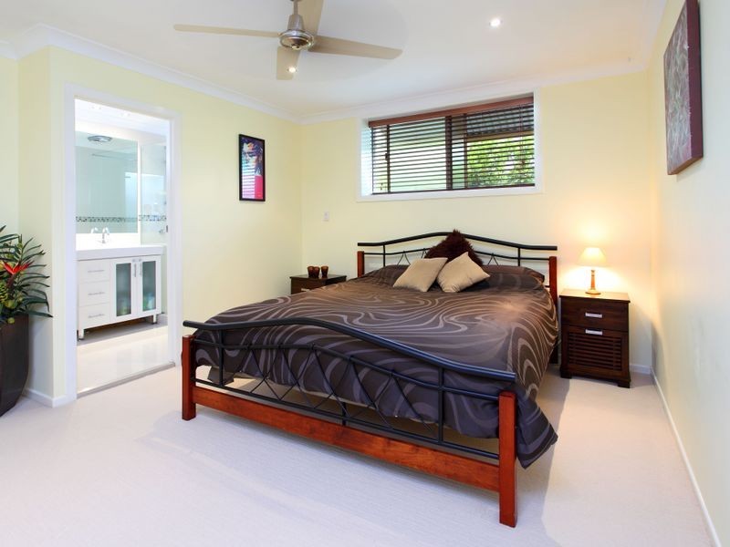 7 Sleaford Street, Chapel Hill QLD 4069