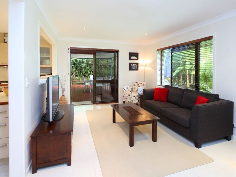 7 Sleaford Street, Chapel Hill QLD 4069