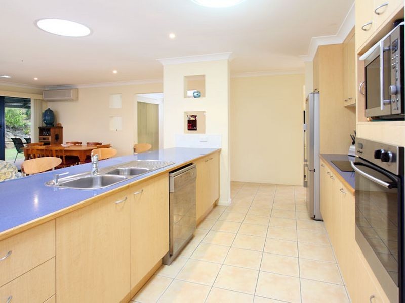 18 Westaway Crescent, Bellbowrie QLD 4070