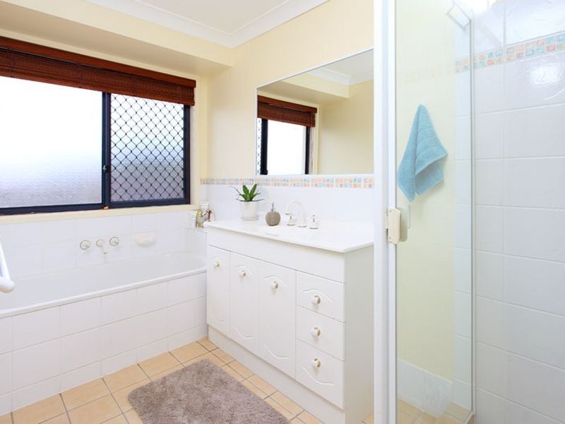 18 Westaway Crescent, Bellbowrie QLD 4070