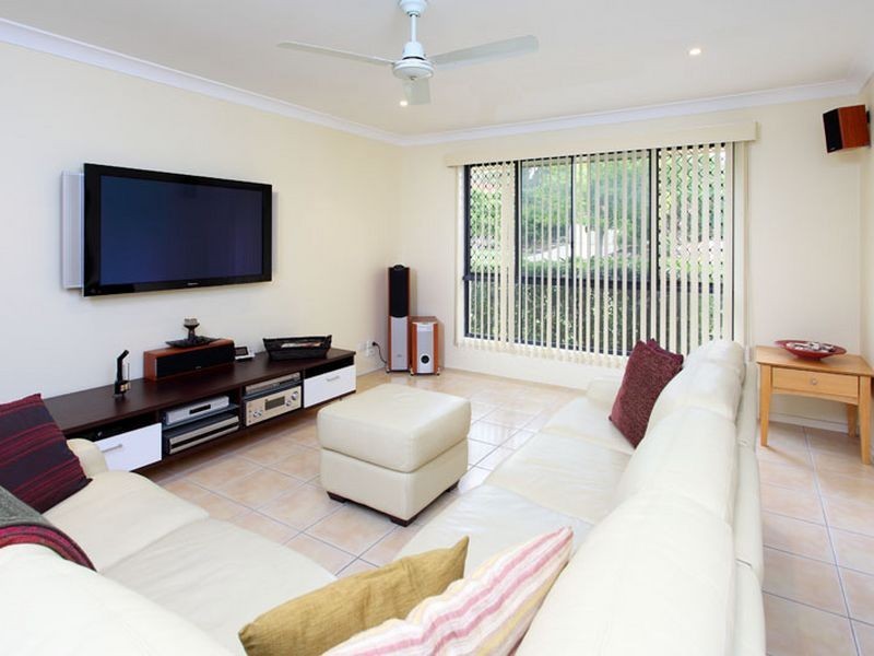 18 Westaway Crescent, Bellbowrie QLD 4070