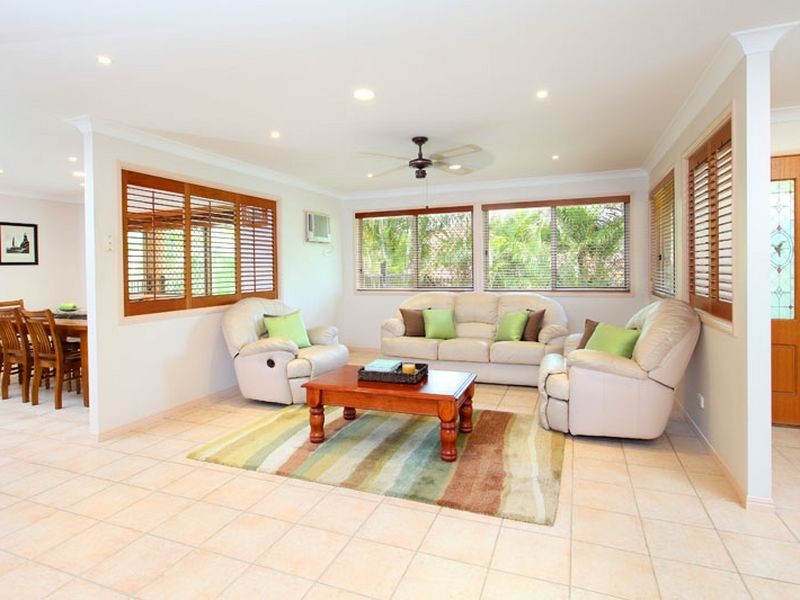 24 Greenford Street, Chapel Hill QLD 4069
