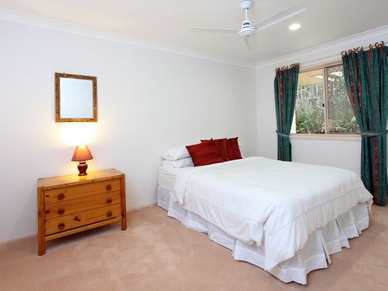 24 Greenford Street, Chapel Hill QLD 4069