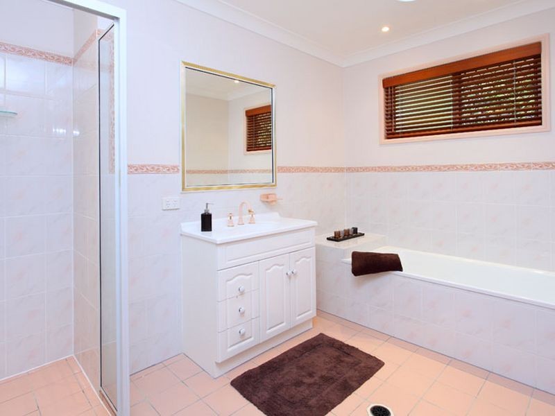 24 Greenford Street, Chapel Hill QLD 4069