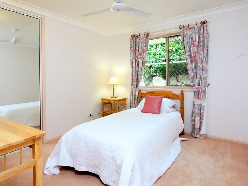 24 Greenford Street, Chapel Hill QLD 4069