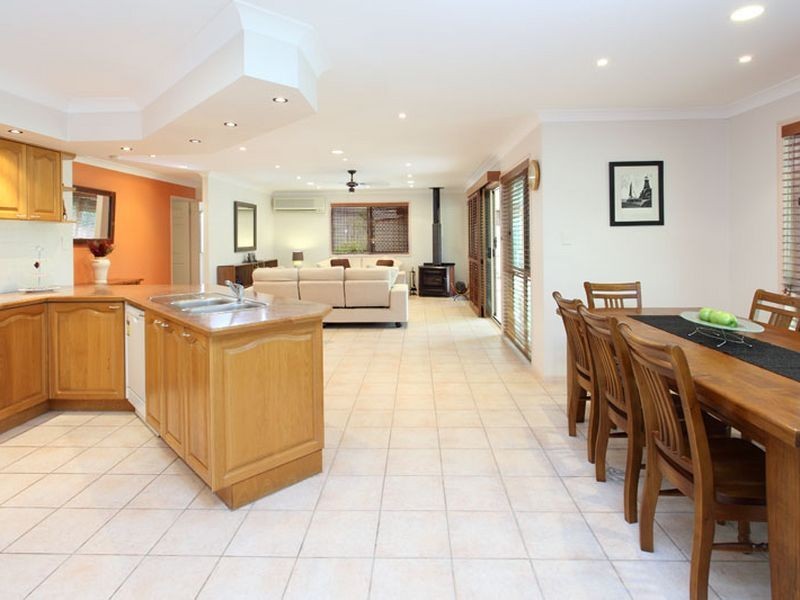 24 Greenford Street, Chapel Hill QLD 4069