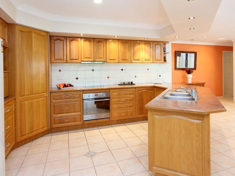 24 Greenford Street, Chapel Hill QLD 4069