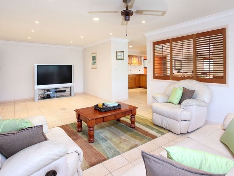 24 Greenford Street, Chapel Hill QLD 4069