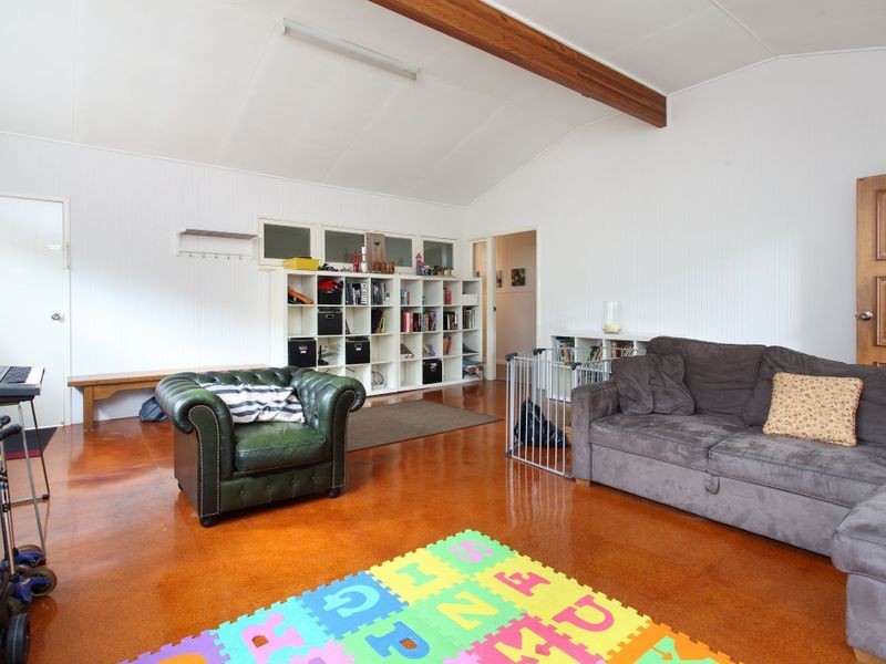 80 Gilruth Road, Kenmore QLD 4069