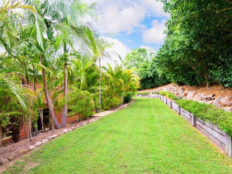 11 Martens Place, Brookfield QLD 4069