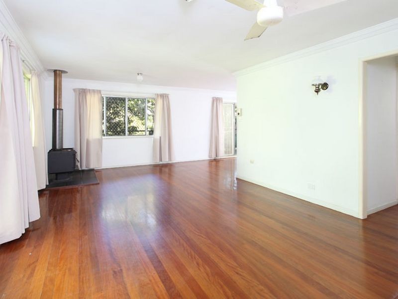 15 Tamarix Street, Chapel Hill QLD 4069