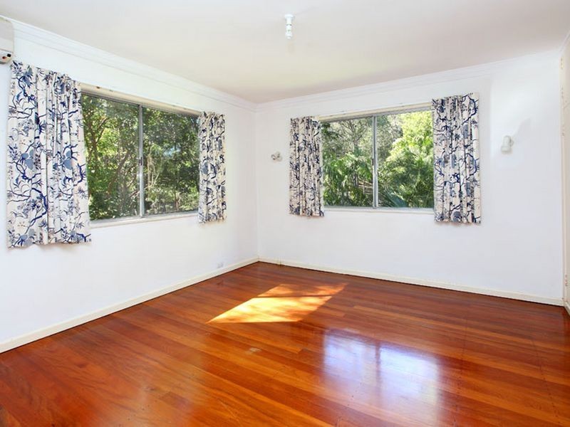 15 Tamarix Street, Chapel Hill QLD 4069