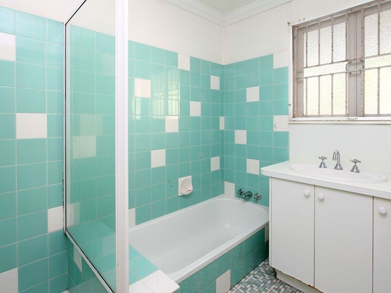 15 Tamarix Street, Chapel Hill QLD 4069