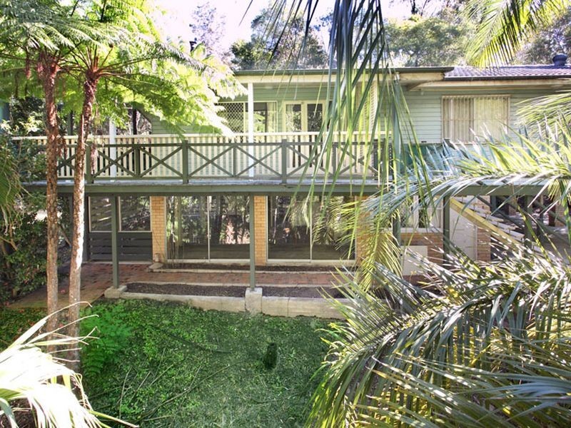 15 Tamarix Street, Chapel Hill QLD 4069