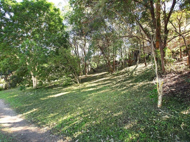 15 Tamarix Street, Chapel Hill QLD 4069