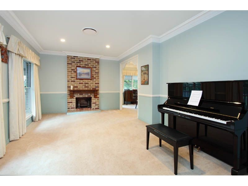 12 Martens Place, Brookfield QLD 4069