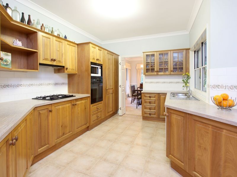 12 Martens Place, Brookfield QLD 4069