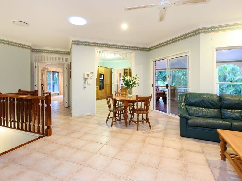 12 Martens Place, Brookfield QLD 4069