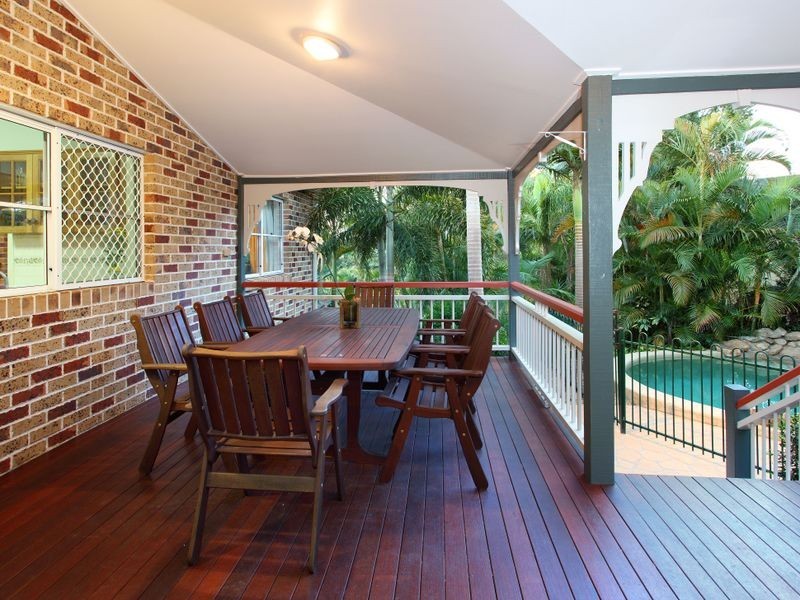 12 Martens Place, Brookfield QLD 4069