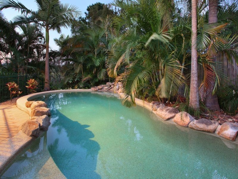 12 Martens Place, Brookfield QLD 4069