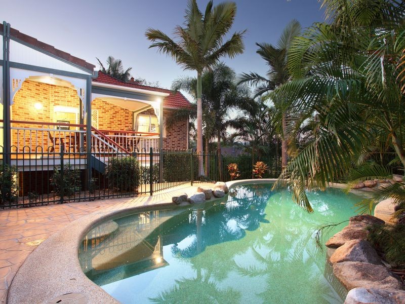 12 Martens Place, Brookfield QLD 4069