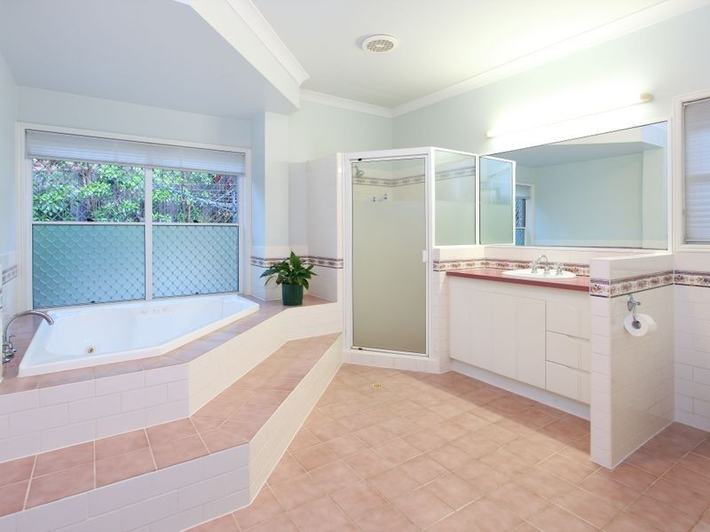 12 Martens Place, Brookfield QLD 4069