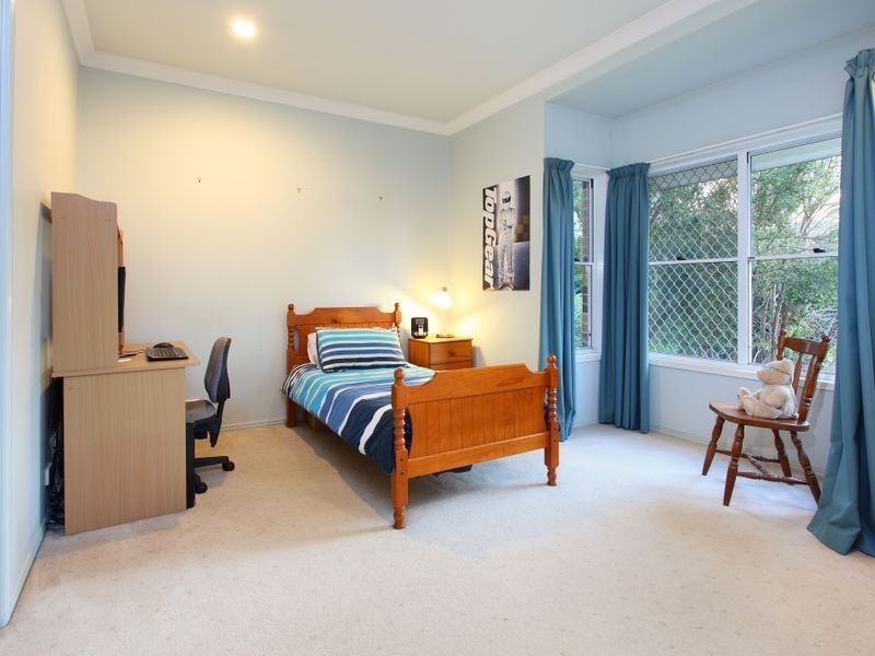 12 Martens Place, Brookfield QLD 4069