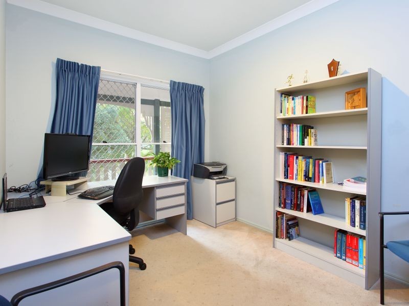 12 Martens Place, Brookfield QLD 4069