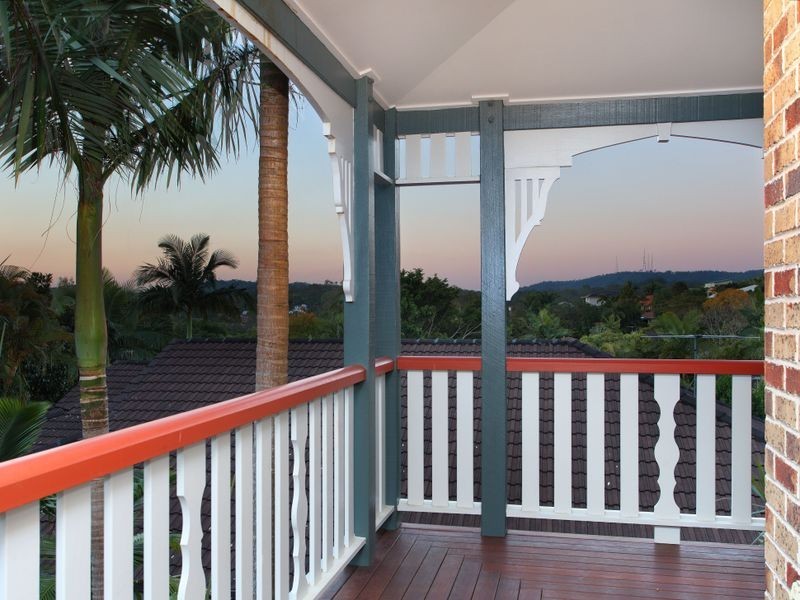 12 Martens Place, Brookfield QLD 4069