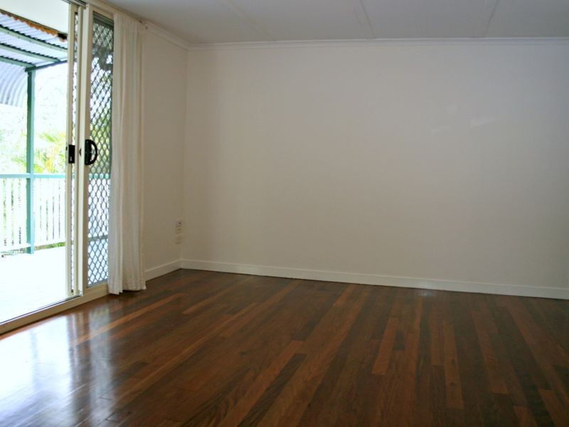 50 Tucker Street, Chapel Hill QLD 4069