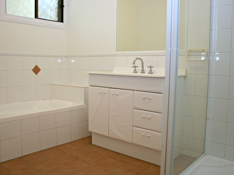 50 Tucker Street, Chapel Hill QLD 4069