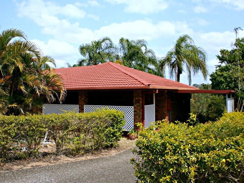 92 Kenmore Road, Kenmore QLD 4069