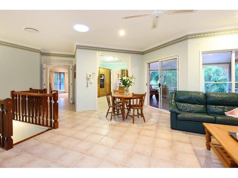 12 Martens Place, Brookfield QLD 4069