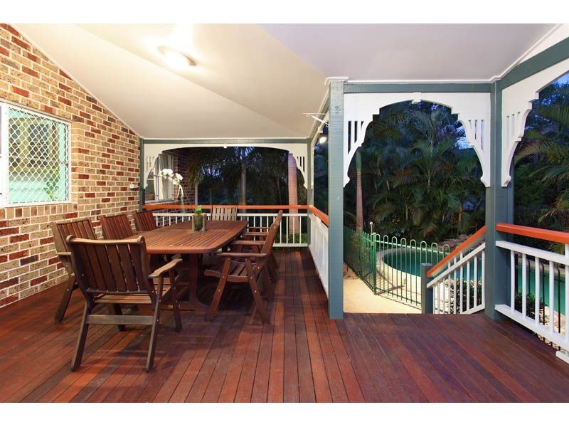 12 Martens Place, Brookfield QLD 4069