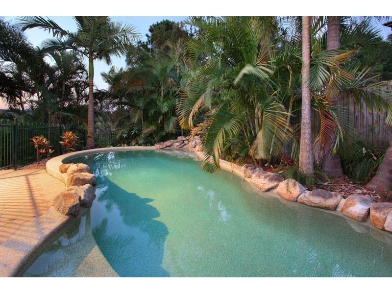 12 Martens Place, Brookfield QLD 4069