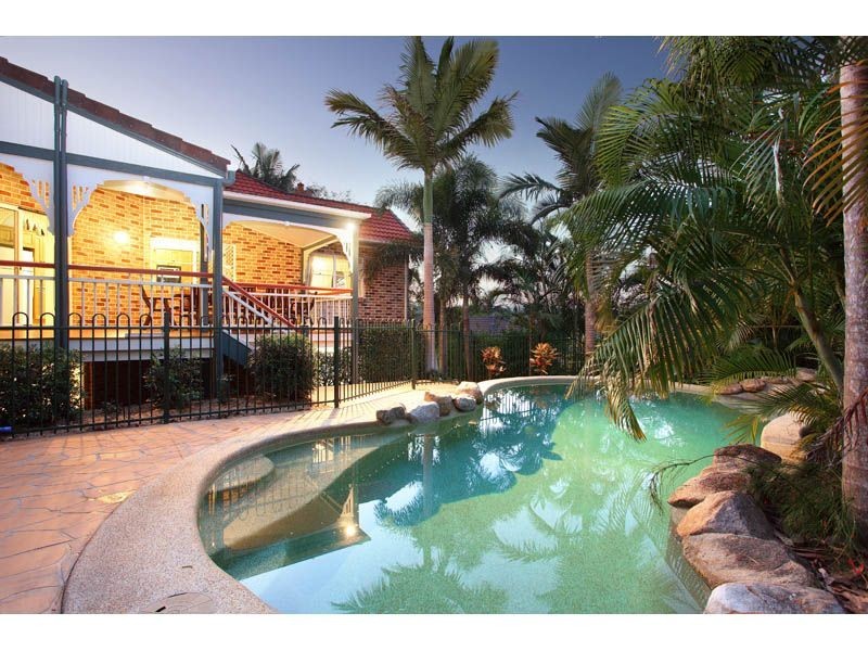 12 Martens Place, Brookfield QLD 4069