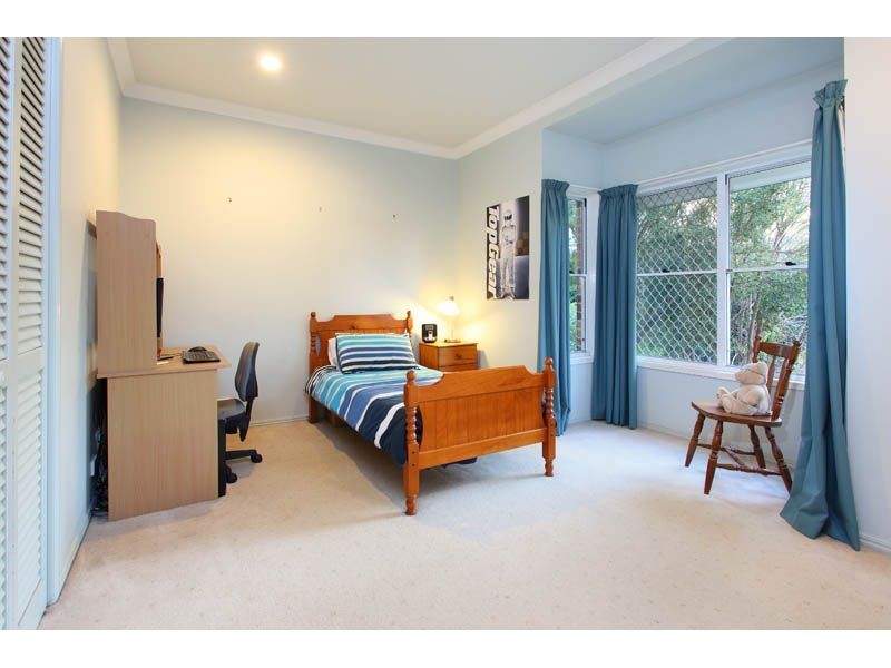 12 Martens Place, Brookfield QLD 4069