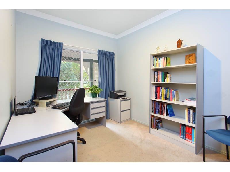 12 Martens Place, Brookfield QLD 4069