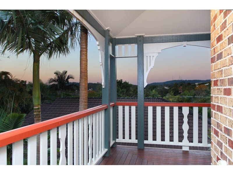 12 Martens Place, Brookfield QLD 4069