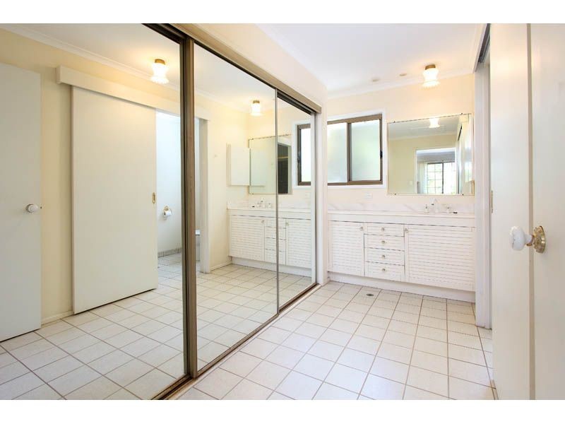 19 Wyndarra Street, Kenmore QLD 4069